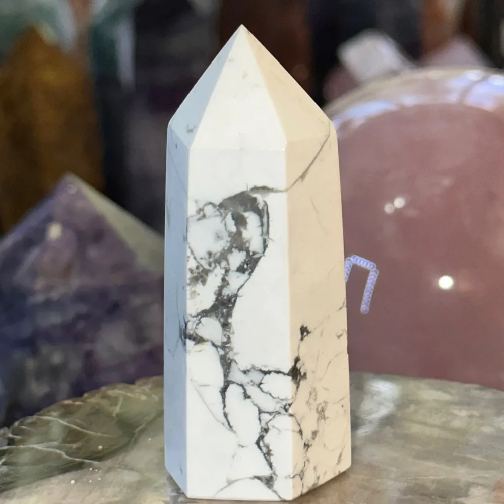 🌸SALE🌸 Howlite Crystal Point! - Picture 1 of 5